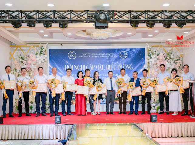 HAPULICO VINH DỰ LÀ 1 TRONG 30 DOANH NGHIỆP ĐƯỢC UBND PHƯỜNG VIỆT HƯNG TRAO TẶNG GIẤY KHEN
